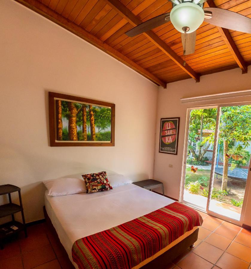 Отель Portoazul Casa De Playa Пуэрто-Коломбия Экстерьер фото